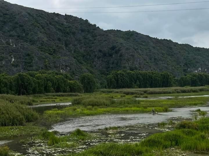 Nha Lua Homestay ニンビン エクステリア 写真