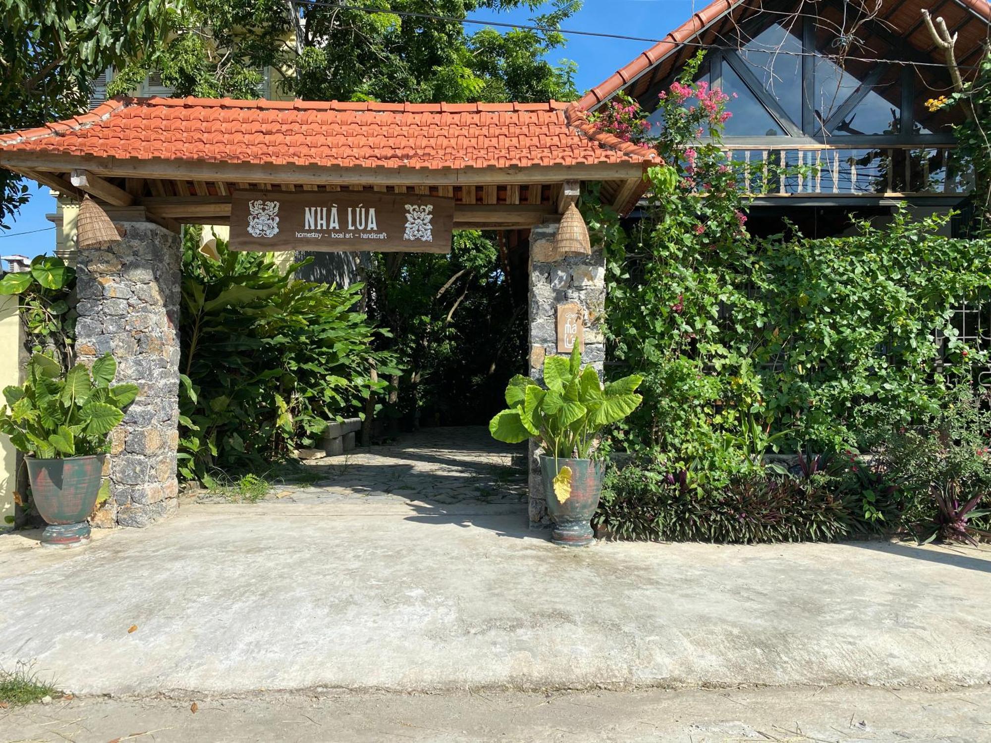Nha Lua Homestay ニンビン エクステリア 写真